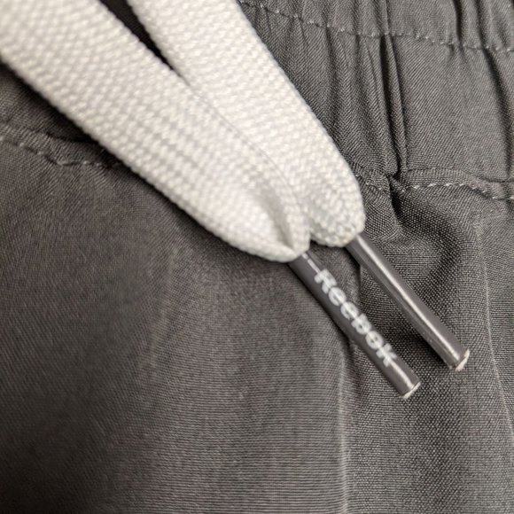 Reebok Athletic Shorts Women XXL Elastic Waist Zip Pocket Running Gray XX-Large - Picture 4 of 9